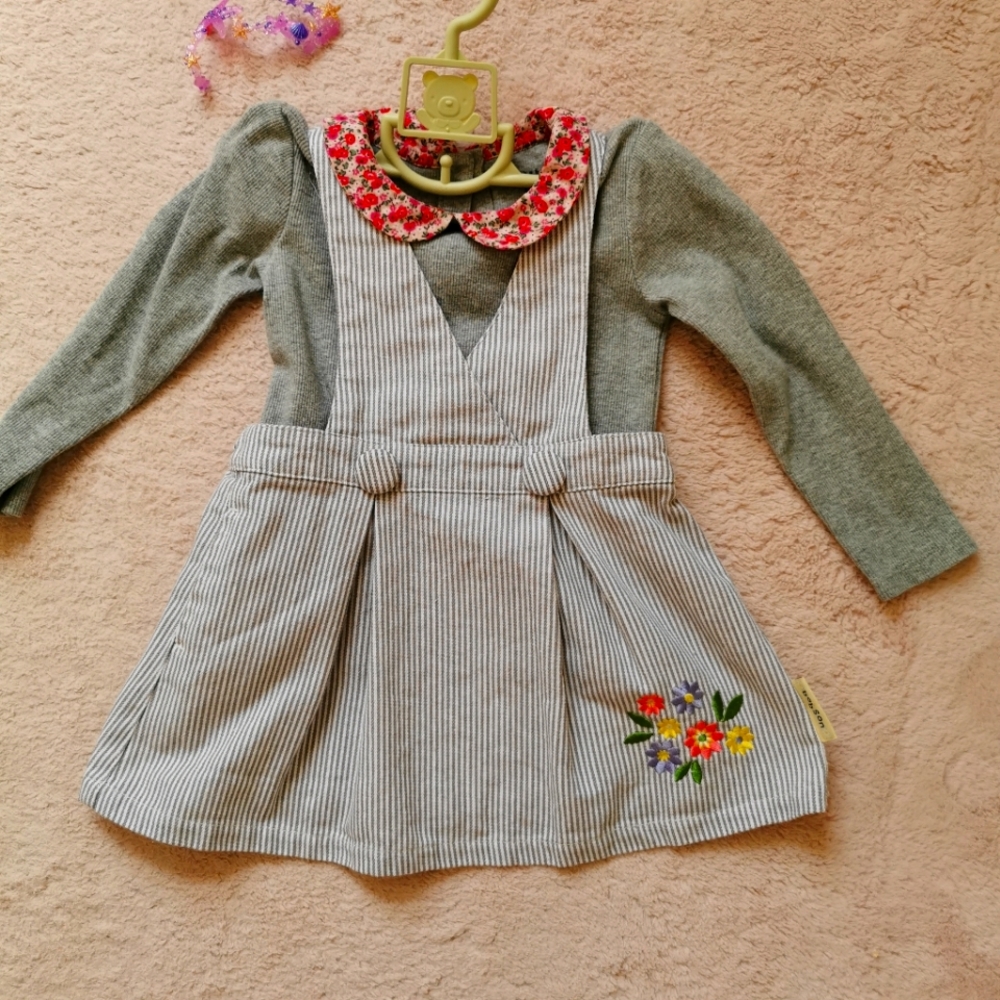 3/25 GAP Top with Contrast Collar